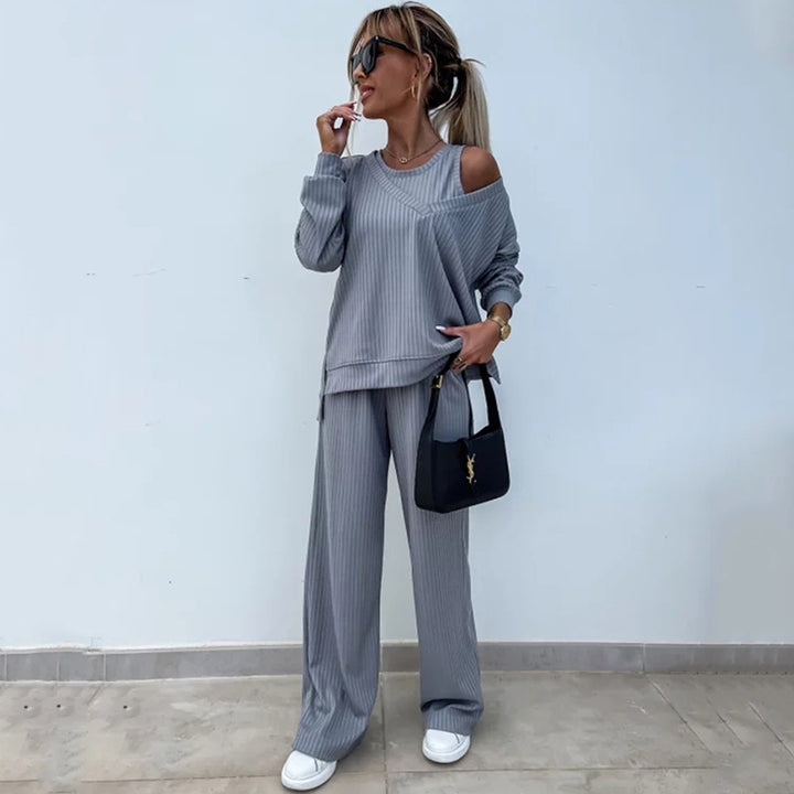 Damen Loungewear-Set aus geripptem Feinstrick mit Off-Shoulder-Pullover und weiter Palazzo-Hose – Élanora
