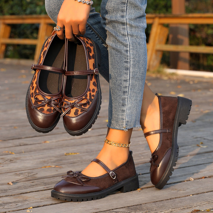Damen Vintage-inspirierte Mary-Jane Ballerinas mit Leopardenvelours, Zierschleife und profilierter Gummisohle – Lioré