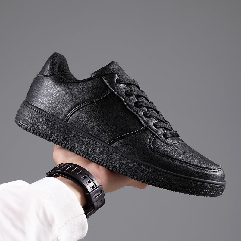 Unisex Plateau-Low-Top-Sneaker mit gepolstertem Einstieg und profiliertem Gummiaußensohle – Norré