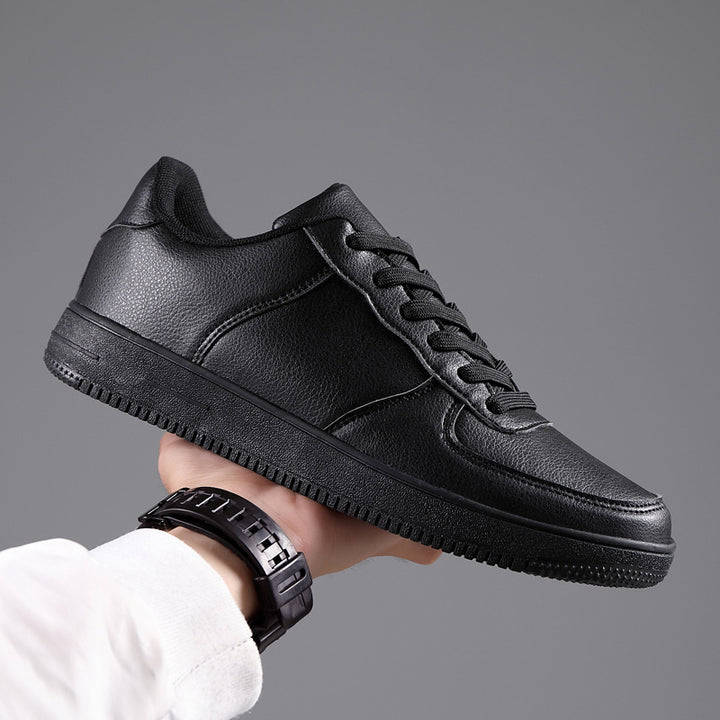 Unisex Plateau-Low-Top-Sneaker mit gepolstertem Einstieg und profiliertem Gummiaußensohle – Norré
