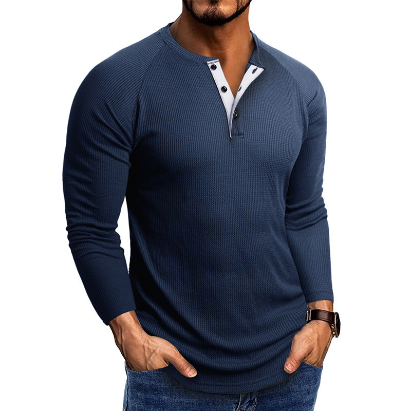 Herren modisches Langarm-Henley-Shirt mit strukturiertem Stoff und eleganten Knopfdetails Echoarchiv