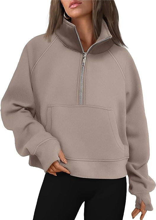 Damen nan cropped Halbzip-Sweatshirt mit hohem Stehkragen, Kängurutasche und überschnittener Schulter Echo Archiv