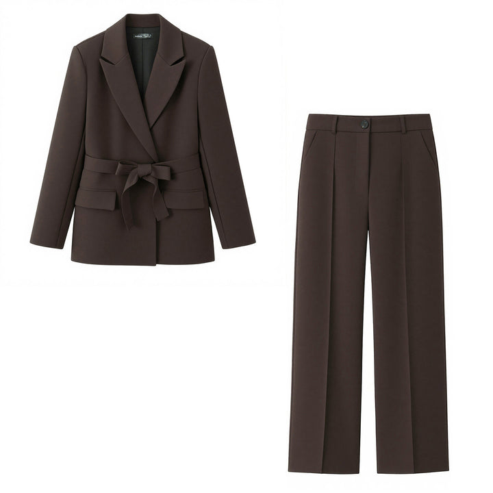 Damen tailliertes Blazer-und-Bundfaltenhose Zweiteiler mit Schalkragen und Bindegürtel – Valéne