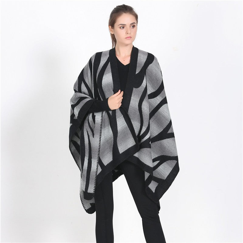 Damen Strukturstrick-Cape mit asymmetrischem Wickelfall und Jacquardmuster – Avérine