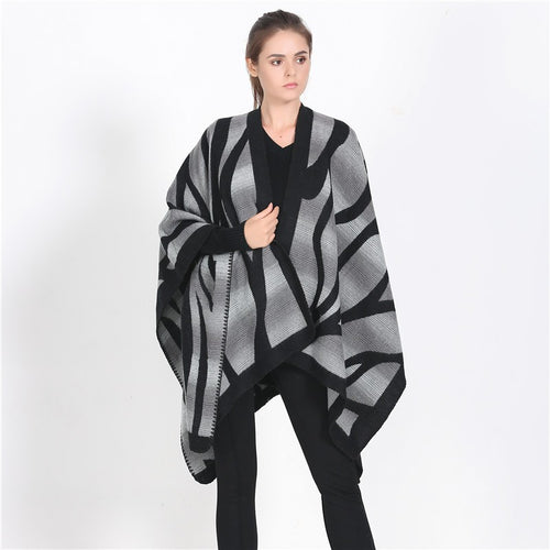 Damen Strukturstrick-Cape mit asymmetrischem Wickelfall und Jacquardmuster – Avérine