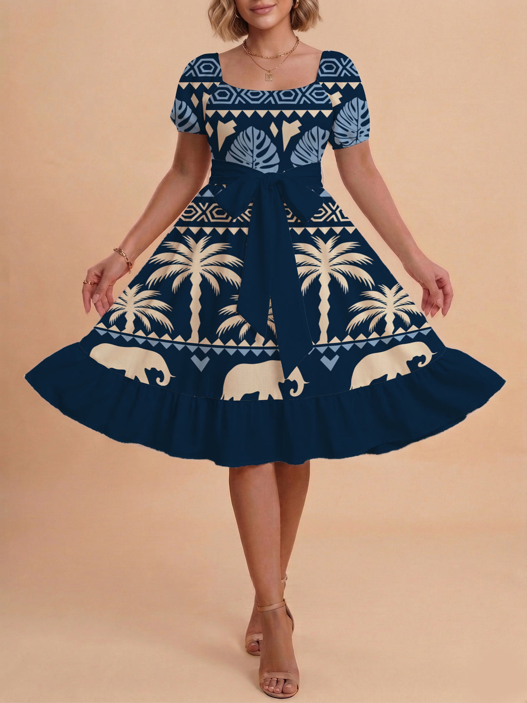 Damen Kleid mit tailliertem Schnitt und verspieltem Blumenmuster Echo Archiv