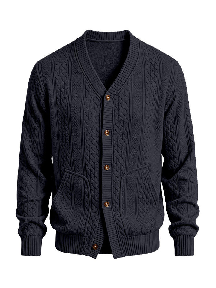 Herren Gestrickte Strickjacke mit Zopfmuster, V‑Ausschnitt und aufgesetzten Taschen – Taviero