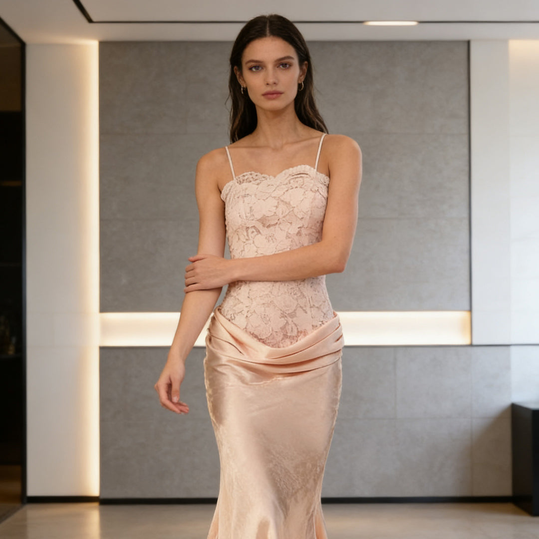 Damen Elegantes Abendkleid mit Spitzenoberteil und schwingendem Rock Echo Archiv