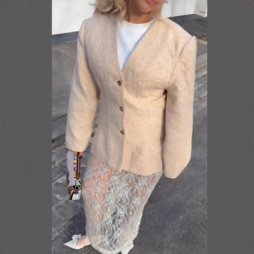 Damen Taillierter strukturierter Blazer mit V‑Ausschnitt und betonter Schulterpartie Echoarchiv