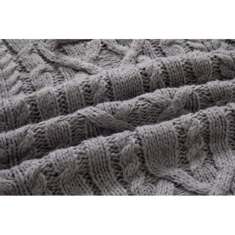 Herren Grobstrickpullover mit Schalkragen und raffinierten Zopfmuster Echoarchiv