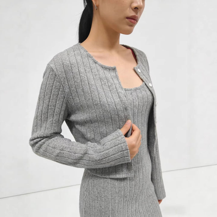 Damen Figurbetontes Strickkleid mit passender Strickjacke Echo Archiv