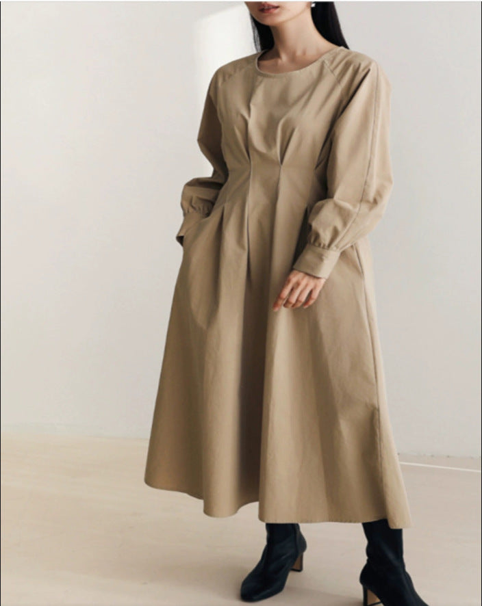 Damen Maxikleid mit Taillenabnähern, Rundhalsausschnitt und voluminösen Manschetten Echoarchiv