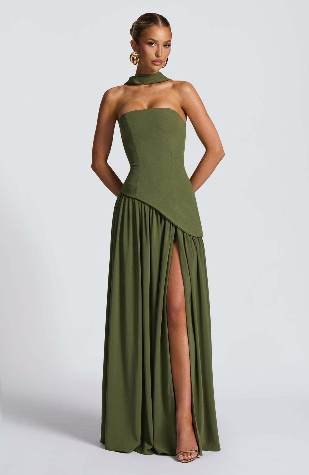 Damen Glamouröses Abendkleid mit schulterfreiem Design und exquisite Drapierung Echo Archiv