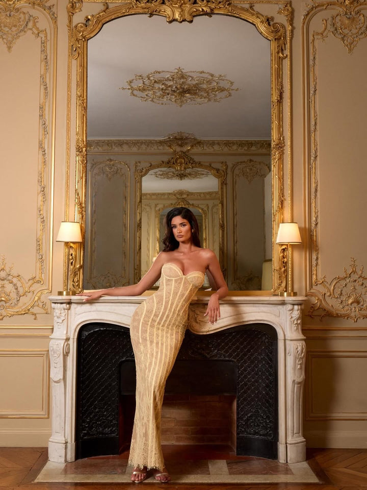 Damen figurbetontes Spitzenkleid mit schulterfreiem Design und elegantem Taillenschnitt Echo Archiv