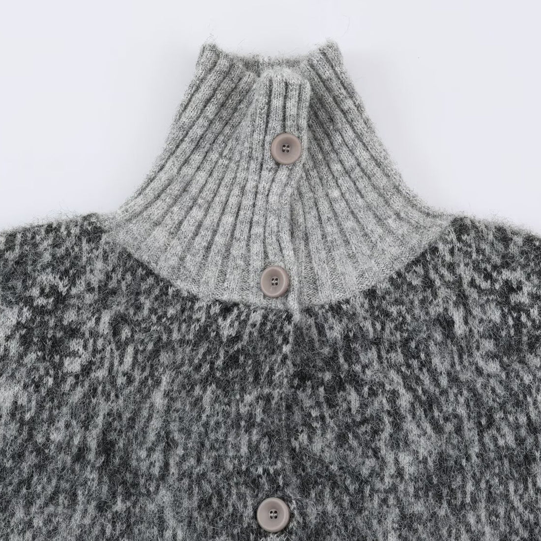 Damen Oversize-Cardigan im Flauschstrick mit hohem Rippkragen und Knopfleiste Echoarchiv
