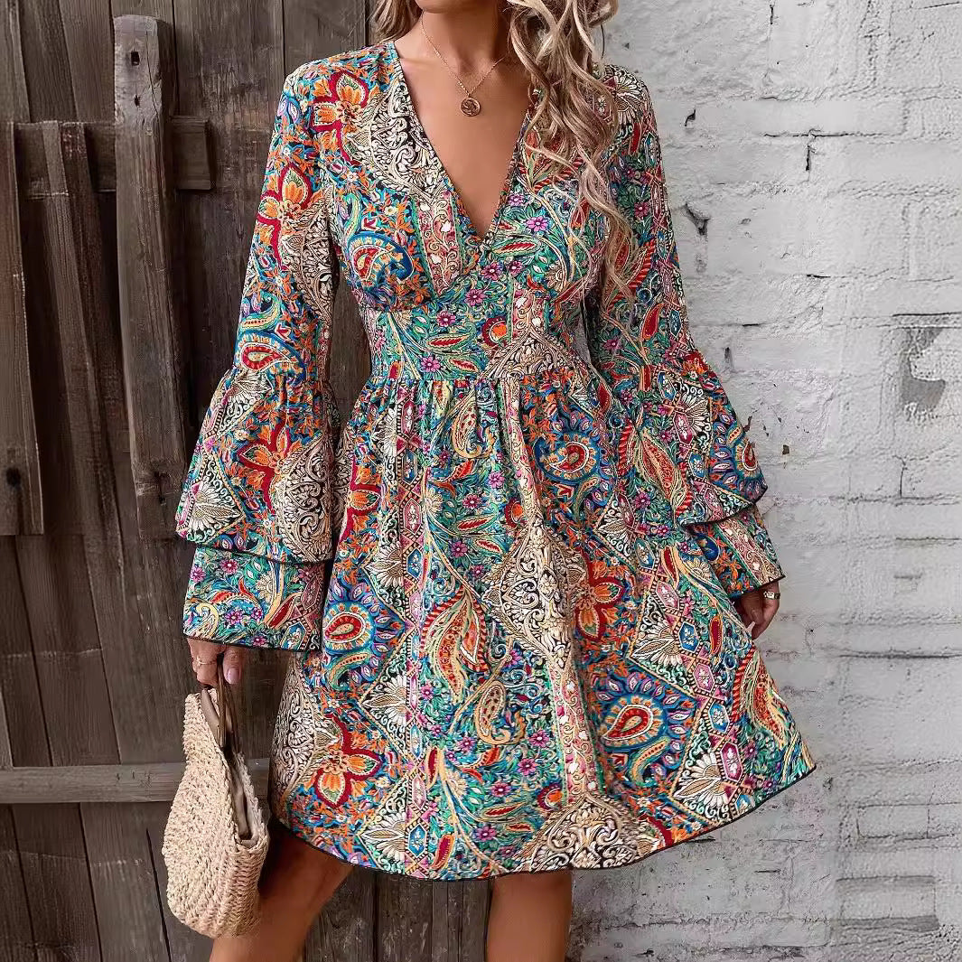 Damen nan Boho-Minikleid mit tiefem V-Ausschnitt, Trompetenärmeln und geraffter Taille Echo Archiv