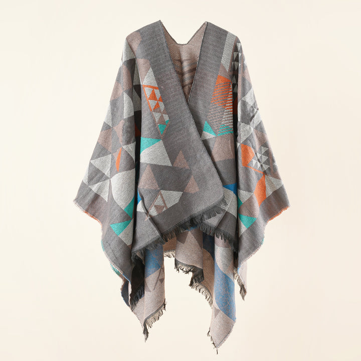 Damen Oversize-Ruana im Jacquard-Wickelstil mit dreieckigem Muster und Fransensaum – Avérine