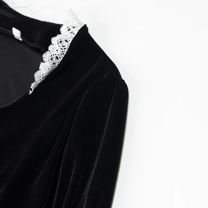 Damen viktorianisches Samt-Maxikleid mit Spitzenkragen, Puffärmeln und taillierter Empirenaht – Valéora