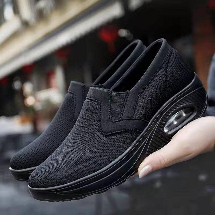 Damen  atmungsaktive Slip-On Sneaker mit Air-Cushion Keilsohle und elastischem Strickoberteil Echo Archiv
