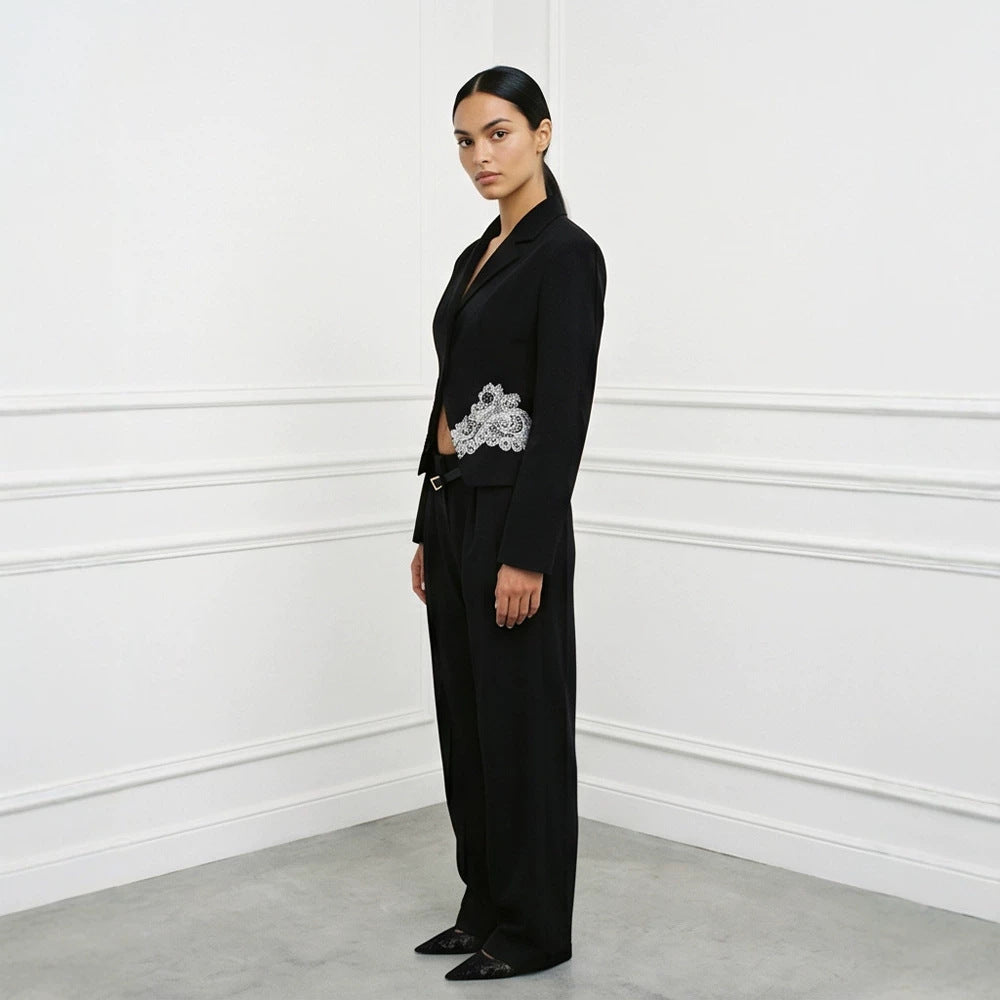 Damen Sculpted Cropped-Blazer mit Spitzenbesatz und taillierter Silhouette Echoarchiv
