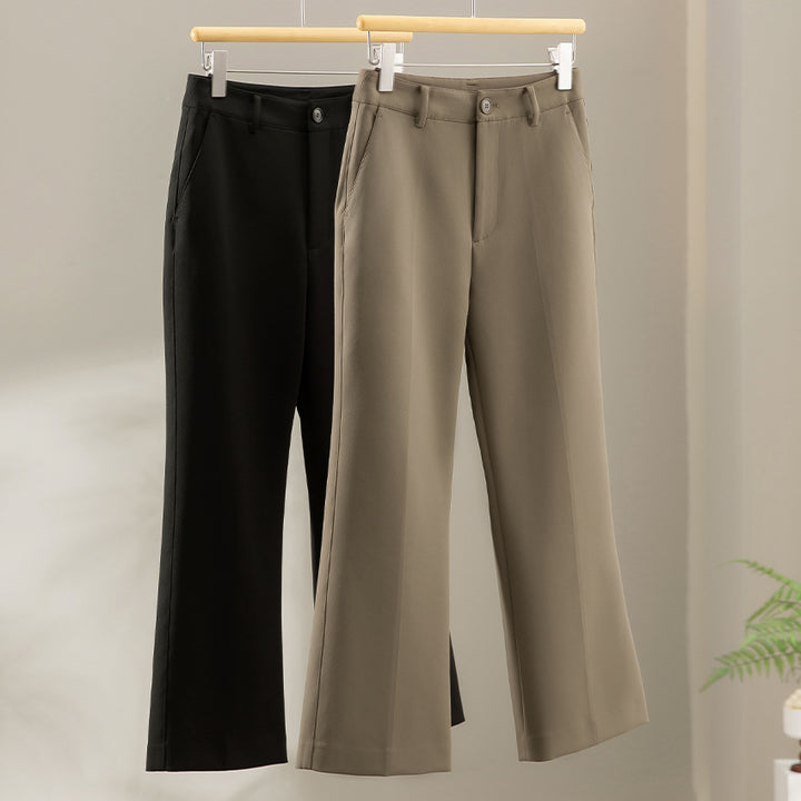 Damen Tailored-Stoffhose mit Bügelfalte, weiter Beinführung und Gürtelschlaufen Echoarchiv
