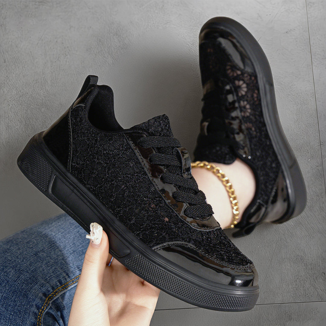 Damen nan eleganter Plateau-Sneaker mit Spitzen-Overlay, lackierten Overlays und gepolstertem Komfortfußbett Echo Archiv