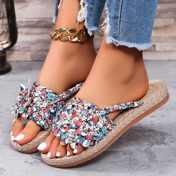 Damen Geflochtene Zehentrenner‑Sandalen mit XXL‑Blütenapplikation und gepolstertem Komfortfußbett – Sorelia