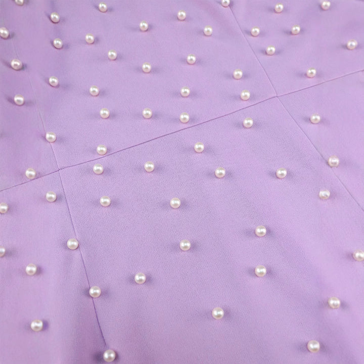 Damen Figurbetontes Abendkleid mit dramatischen Puffärmeln und Perlenakzenten Echo Archiv