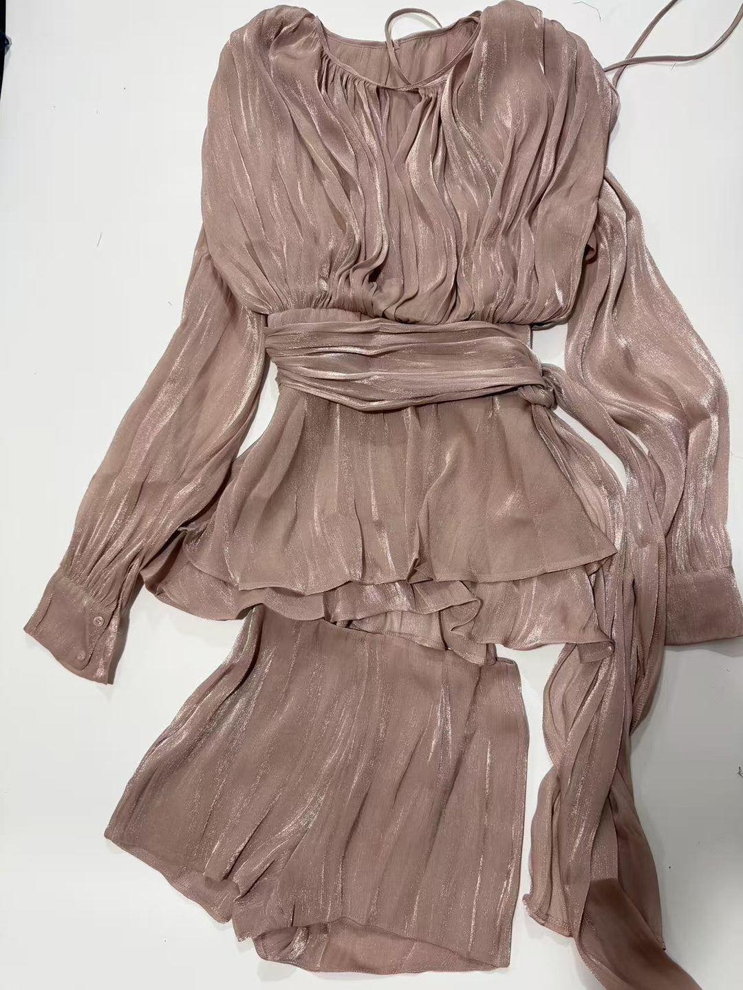 Damen Chiffon Mini Kleid mit eleganten Rüschendetails und verführerischem Wickeldesign Echo Archiv