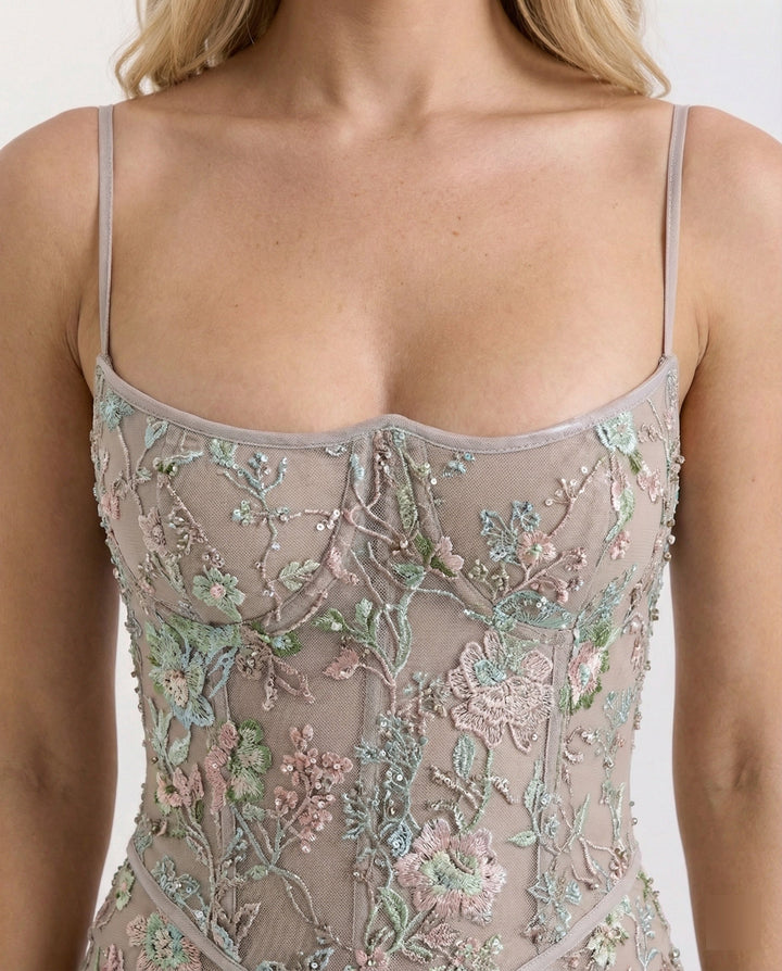 Abendkleid lang mit Spitze und Stickerei