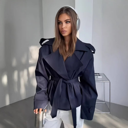 Damen nan Kurz-Trenchcoat mit Taillengürtel, doppelreihiger Knopfleiste und Schulterpatten Echo Archiv