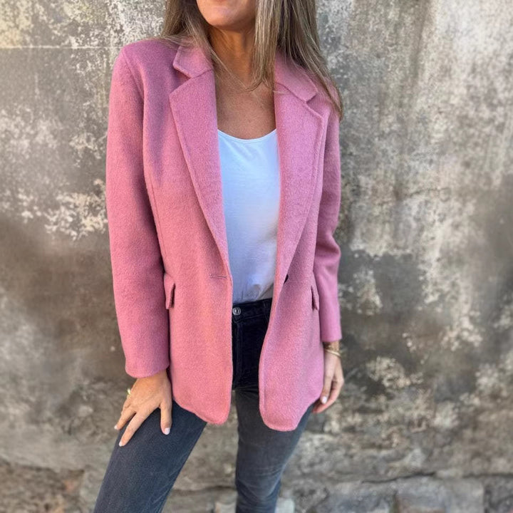 Damen taillierter Bouclé-Blazer mit fallendem Revers und Ein-Knopf-Detail – Valéne