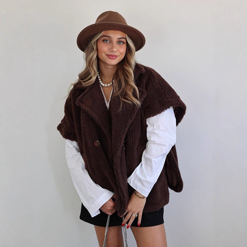 Damen Kurzes Teddy-Cape mit Reverskragen und verdeckter Knopfleiste Echoarchiv