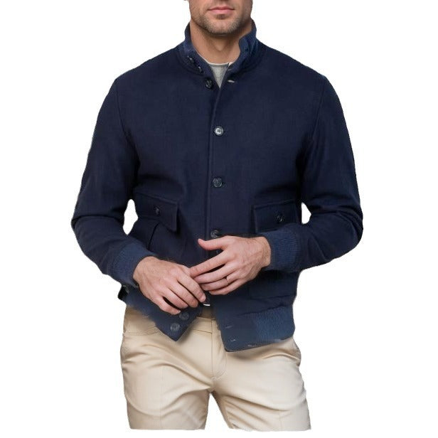Herren modische Übergangsjacke mit praktischem Stehkragen und funktionalen Reißverschlusstaschen Echoarchiv