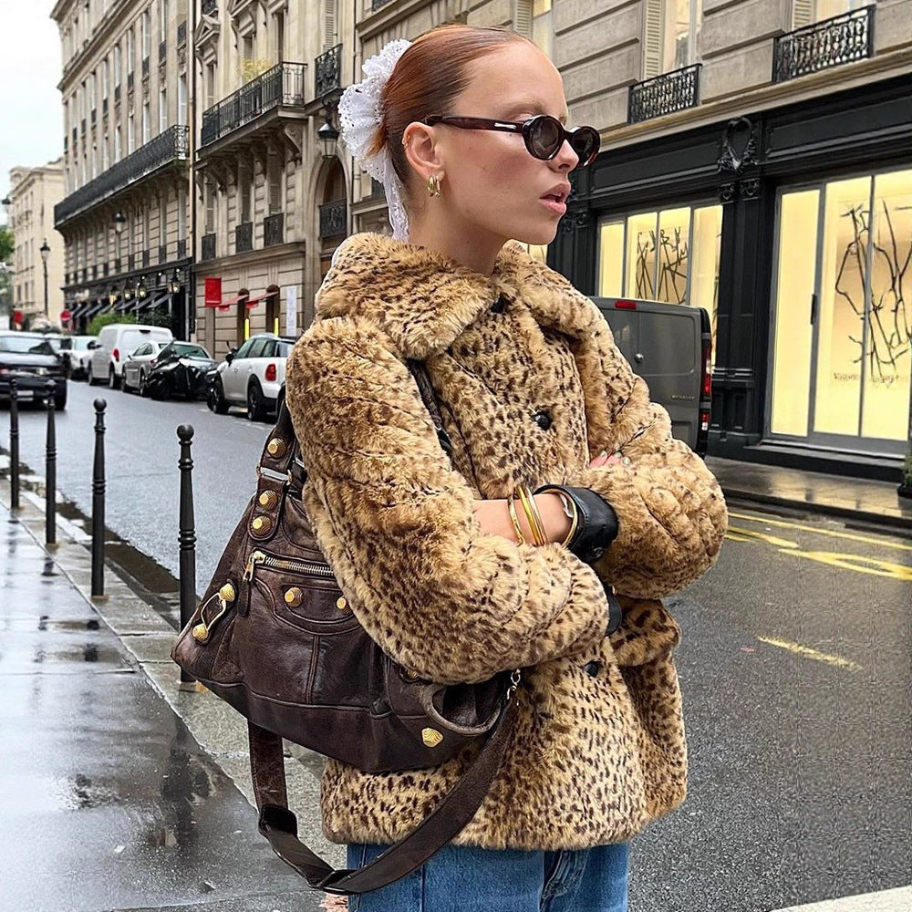 Damen Boxy-Kurzmantel aus Fauxfur mit Allover-Leopardenmuster und umlegbarem Schalkragen Echoarchiv