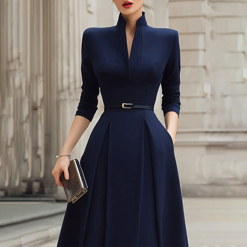 Damen Stilvolles Maxikleid mit tailliertem Schnitt Echo Archiv