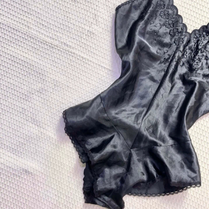 Damen elegantes Nachtkleid mit romantischem Spitzenbesatz Echo Archiv