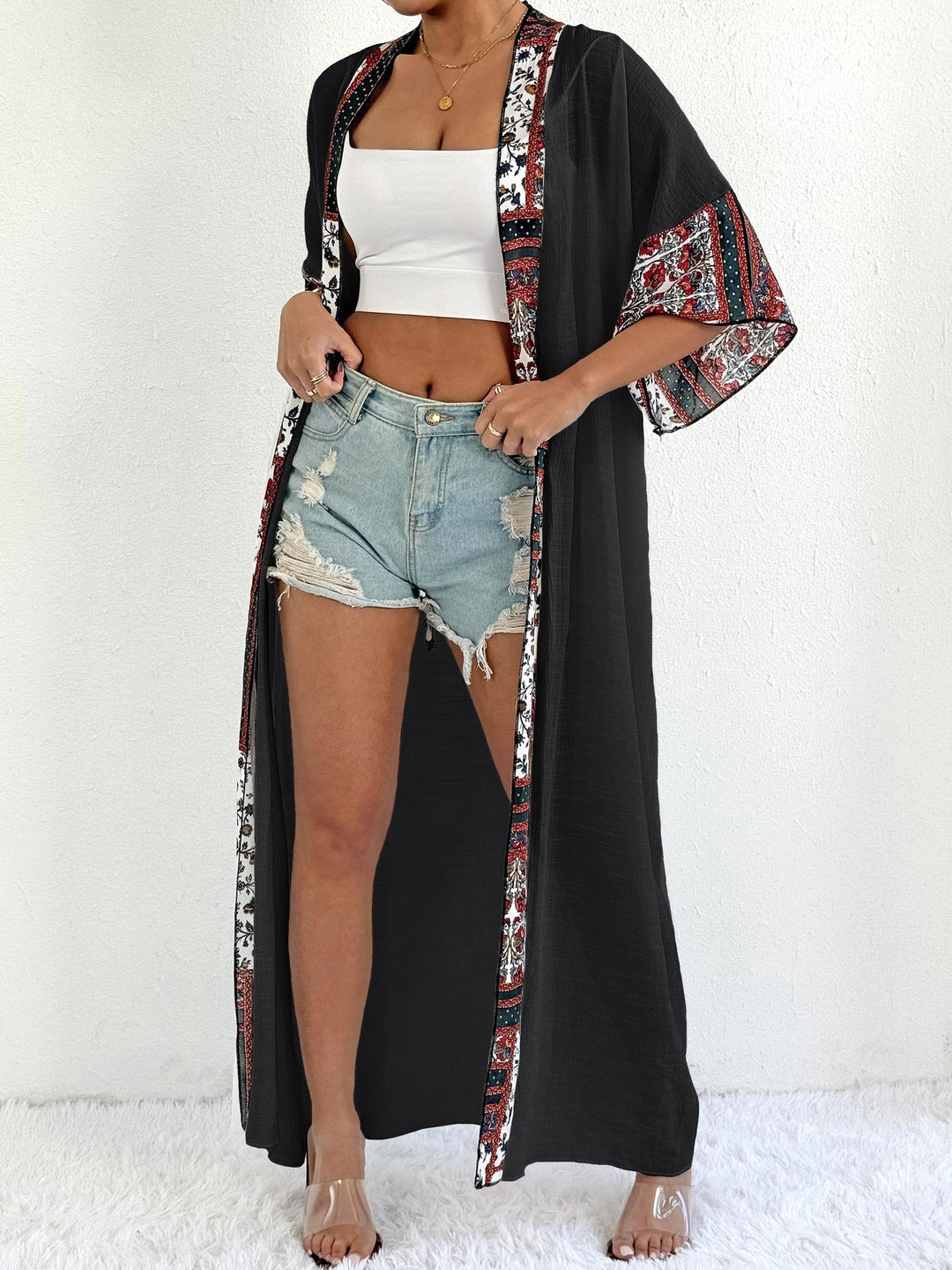 Damen eleganter, leichter Kaftan mit buntem Häkelbesatz Echo Archiv