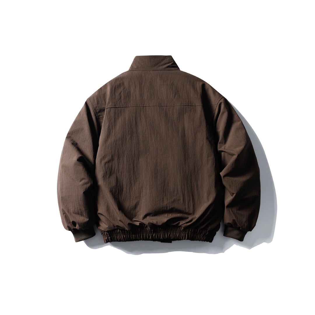 Unisex Boxy-wattierte Kurzjacke mit Funnelkragen und aufgesetzten Pattentaschen Echoarchiv