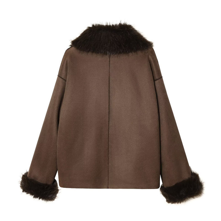 Damen Kurzjacke in Lammfell‑Optik mit voluminösem Fellkragen und gekürzten Ärmeln Echo Archiv