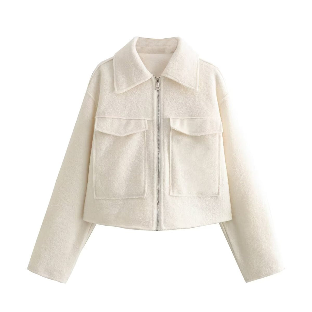Damen kurzes Cropped Overshirt mit großflächigen Pattentaschen und durchgehendem Reißverschluss – Célinea