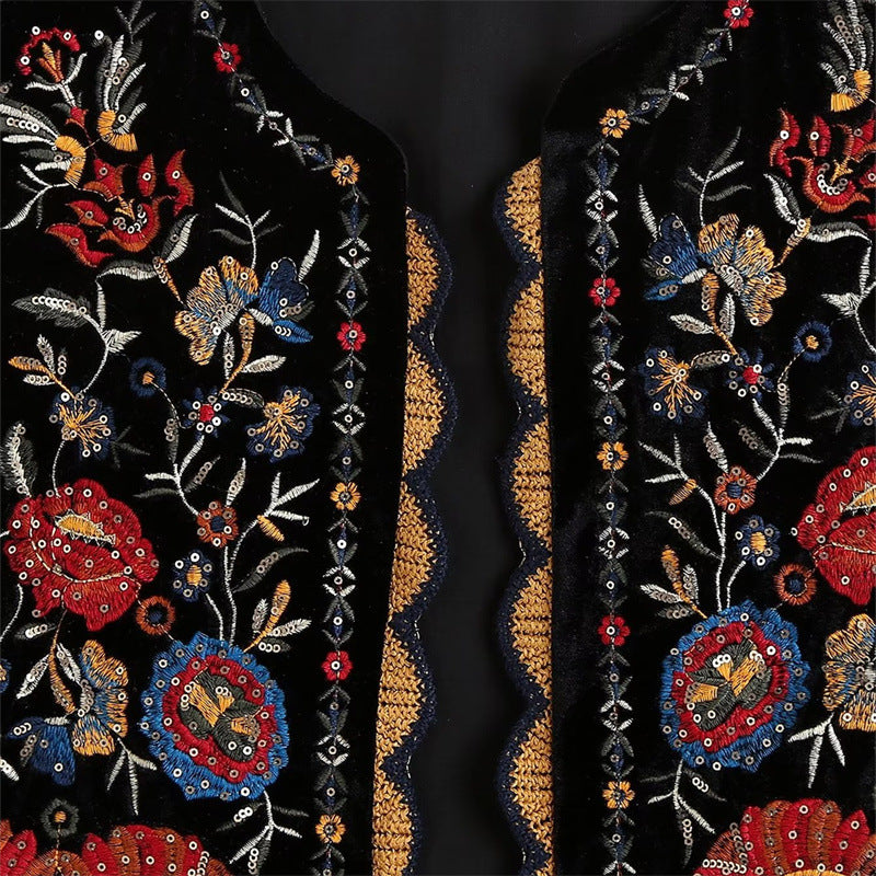 Damen Bestickte Samtweste mit folklorischer Perlenstickerei und gewelltem Saum Echoarchiv