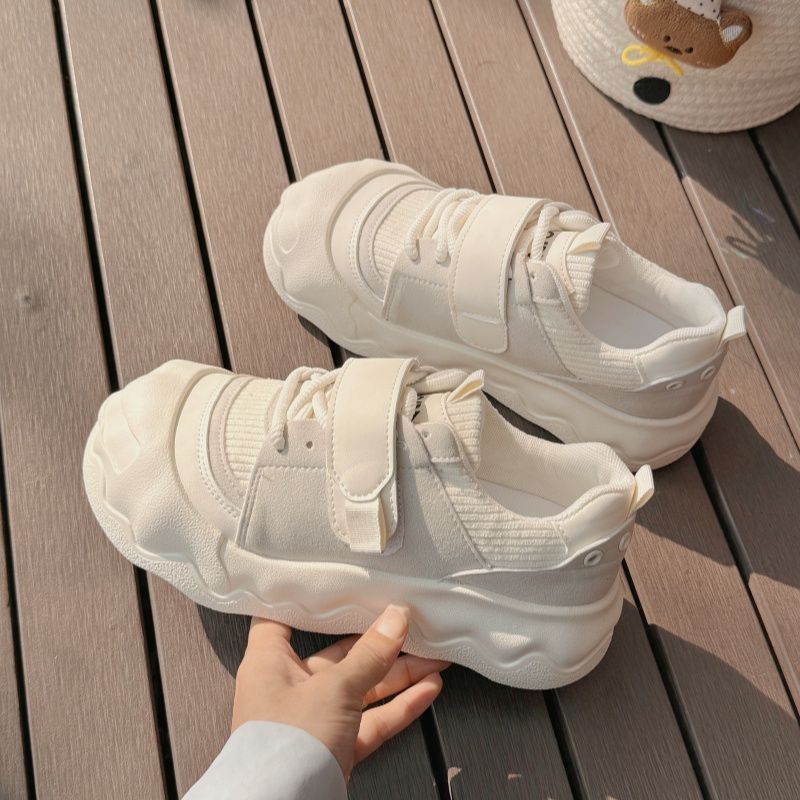 Damen Sneaker mit praktischen Klettverschlüssen und dämpfender Sohle Echo Archiv