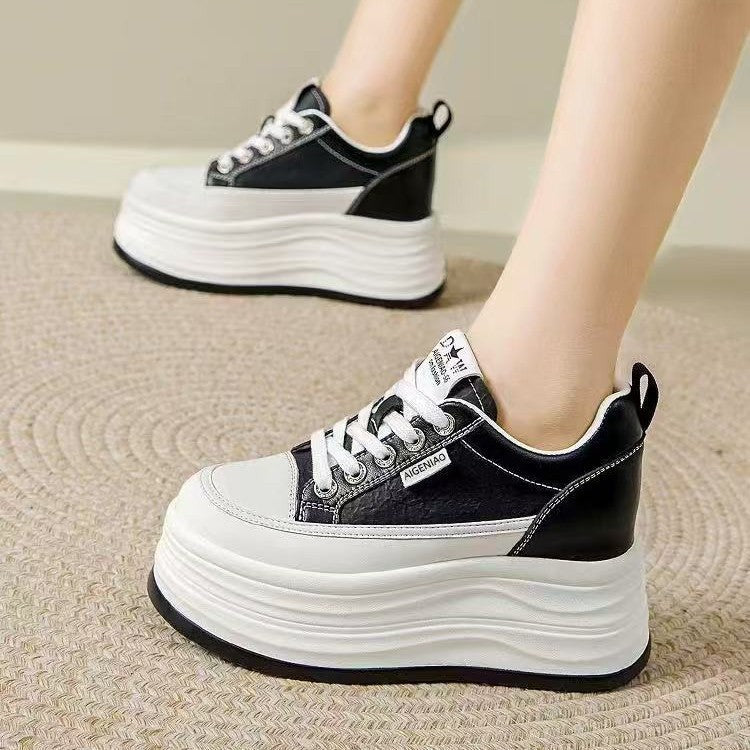 Damen Plateau Sneaker mit eleganter Silhouette und dämpfender Sohle Echo Archiv