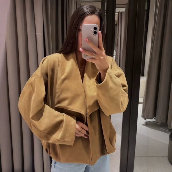 Damen Cropped-Boxy-Jacke in Wildlederoptik mit breitem Schalkragen und gerafftem Saum Echoarchiv