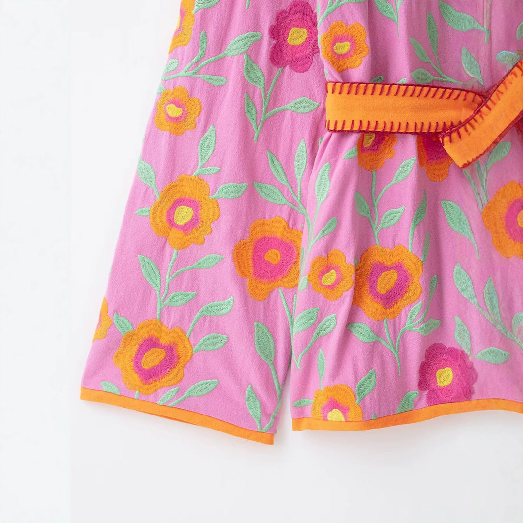 Damen Bestickter Kurzkimono aus Baumwollmischung mit Bindegürtel und V-Ausschnitt Echo Archiv