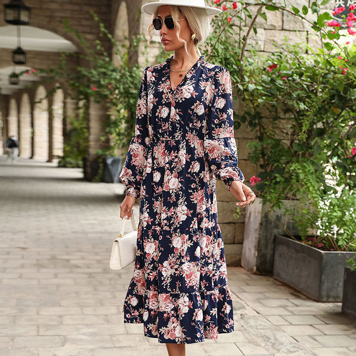 Damen Blumiges Viskose-Midikleid mit V‑Ausschnitt, Taillennaht und Stufenrock – Élara