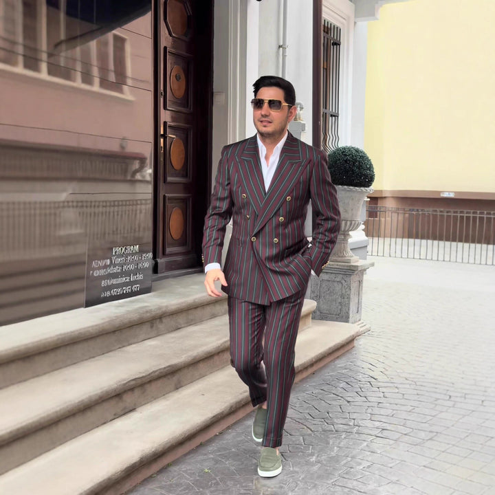 Herren elegante Anzug mit doppelter Knopfreihe und modischen Streifen Echoarchiv