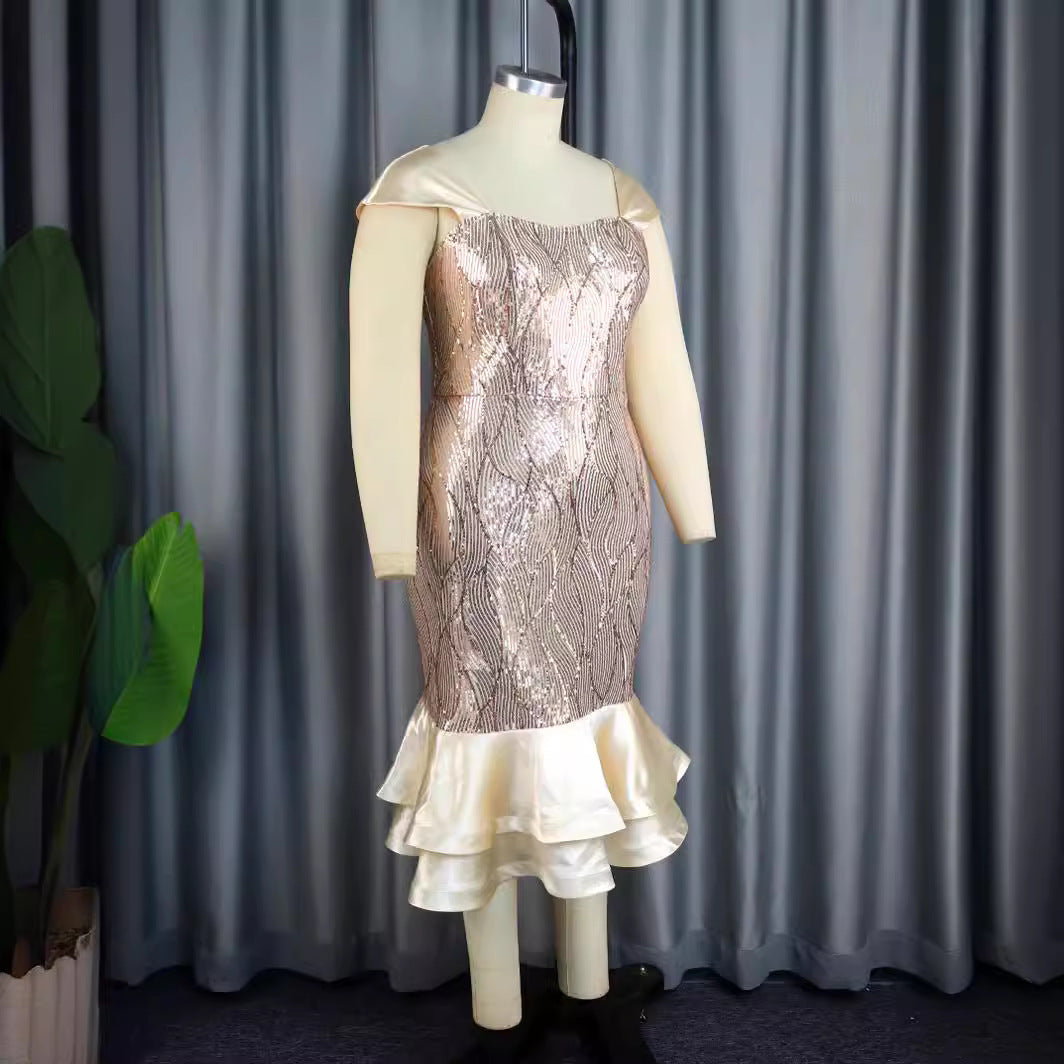 Damen Elegantes Abendkleid mit schimmernden Pailletten und femininem Rüschensaum Echo Archiv