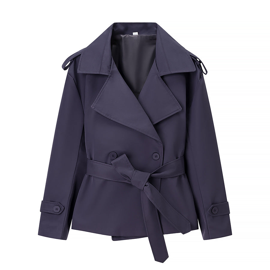Damen nan kurze Trenchcoat Jacke mit Taillengürtel breitem Revers und dekorativen Schulterklappen Echo Archiv